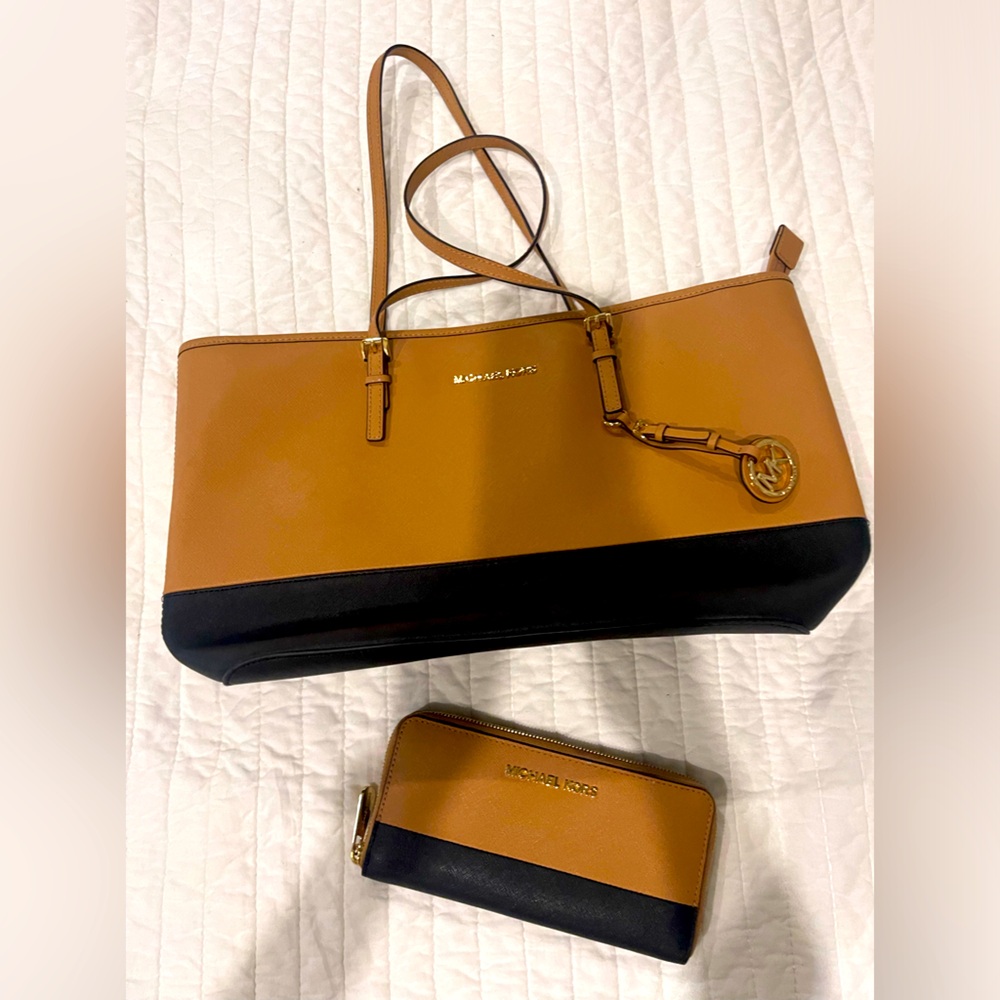 Michael Kors Wally and matching wallet